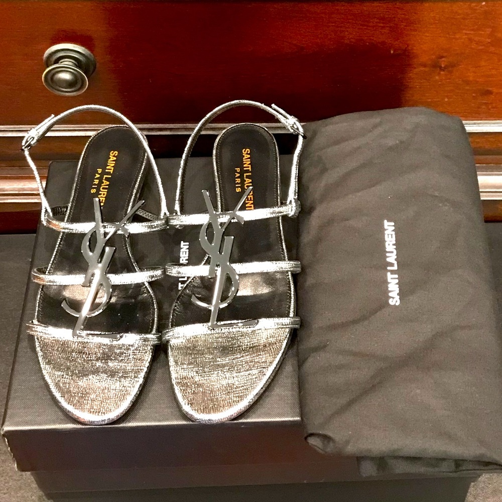 NIB YSL CASSANDRA METALLIC LEATHER WITH MONOGRAM SANDALS